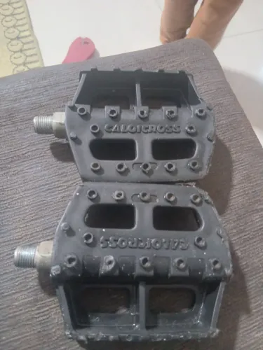 Pedal caloi cross preto rosca fina zerada