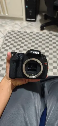 Canon EOS Rebel T3i + Lente inclusa