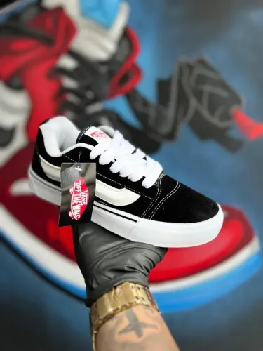 Tênis Vans KNU