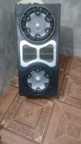 Caixa de som peito de moça