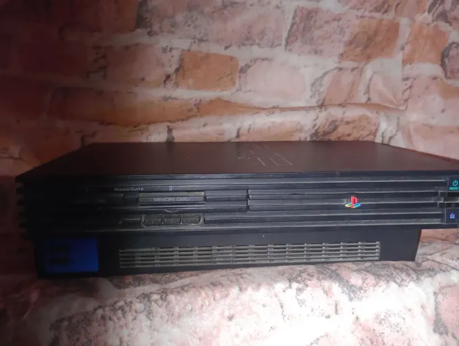PlayStation 2 FAT série 50001N com adaptador de HD no console