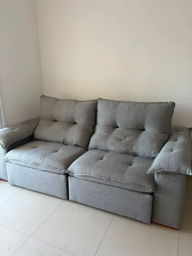Sofa retrátil com pouco uso