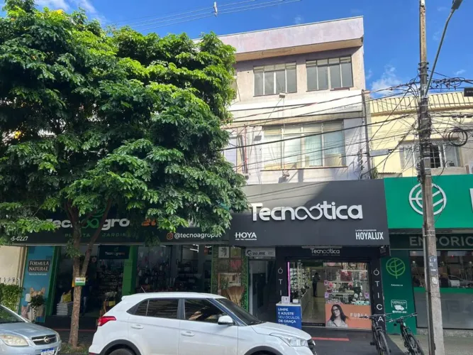 Aluga-se sala comercial na Av Duque de Caixias, 579 - Centro, Maringá - PR.