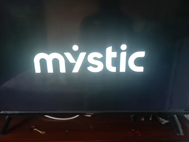 VENDO UMA LINDA SMARTV DE 40 POLEGADAS, MOTIVO VIAGEM PRA SÃO PAULO FAZER CIRURGIA 