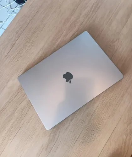 MACBOOK PRO M1 2021 com tela de 16" !! Estado Excelente Poucos Ciclos de Bateria