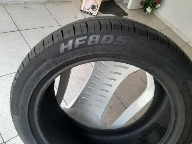 Vendo um pneu 215/50 R17