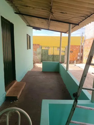 Alugo casa ótima localização região noroeste de Goiânia 