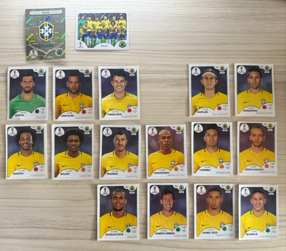 Lote com 17 figurinhas do Brasil + 5 repetidas do Álbum da Copa de 2018