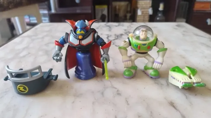 Buzz Lightyear e Imperador Zurg Articulados com Acessórios - Disney Pixar