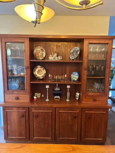 Cristaleira madeira maciça robusta antiguidade