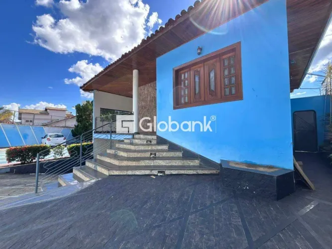 Casa 5 quartos para aluguel Jardim São Luiz 260m² Montes Claros MG