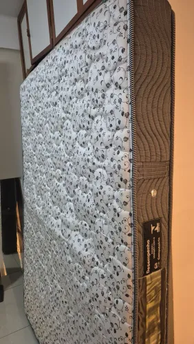 Colchão casal padrão novissimo + pilow top novo separado.