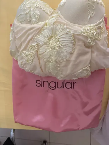 Vestido amarelo SINGULAR