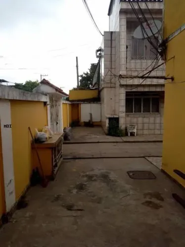 Casa para Locação em Belford Roxo, Areia Branca, 1 dormitório, 1 banheiro, 1 vaga