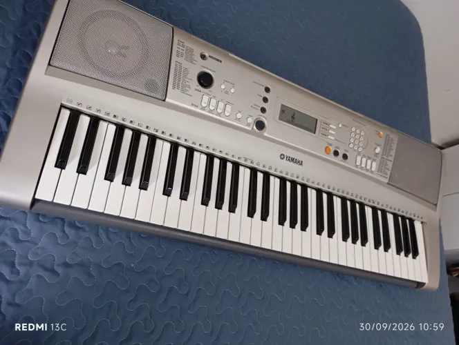 Teclado Yamaha E 313