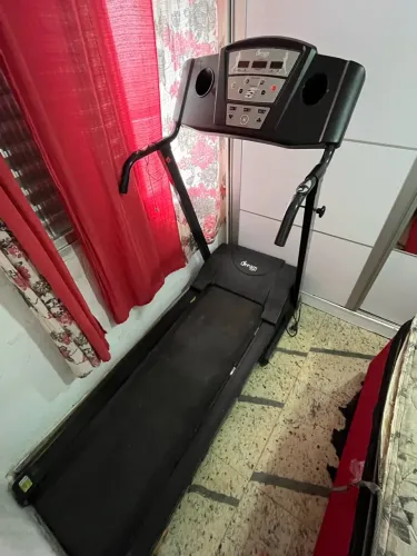 Esteira seminova , apenas trocar a placa