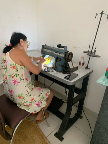 MÁQUINA DE COSTURA ELÉTRICA