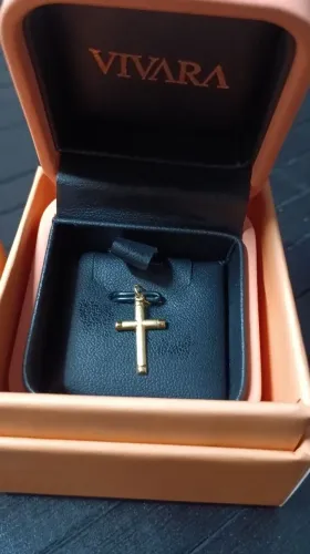 pingente de cruz Vivara em ouro amarelo 18k.