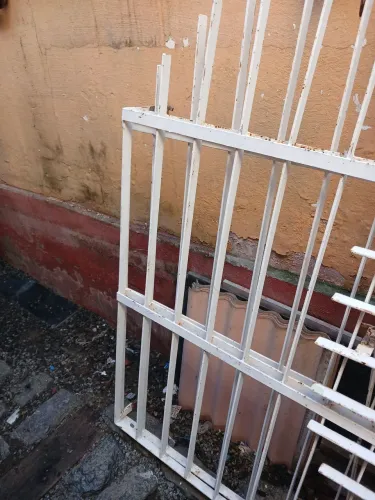 2 grades pra  janela  de até  1,20 em perfeito estado 