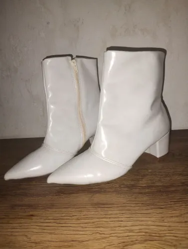 Bota branca cano curto