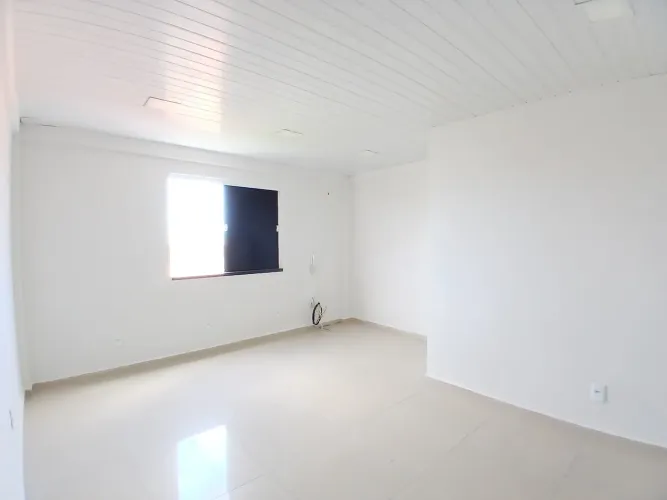 SALA COMERCIAL PARA ALUGAR NA OLIVEIRA PAIVA Excelente sala comercial de 25m² com WC, situ