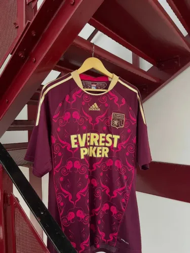 Camisa Olympique Lyon away 2010/11