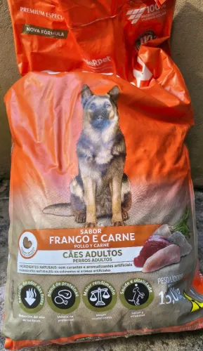 Ração de Cães Golden 15kg Frango e Carne