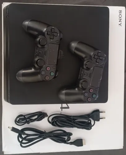 PS4 Slim Desbloqueado + 2 controles + 20 jogos já instalados