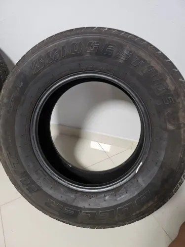 Par de pneus bridgestone 245/70/16