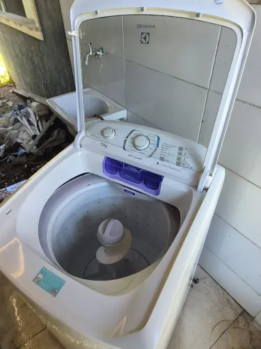 Vendo máquina de lavar da eletrolux. 