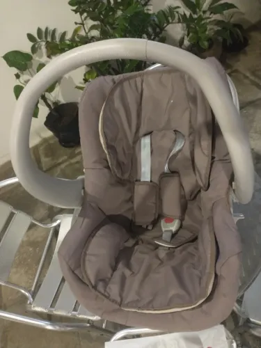 Bebê conforto e cadeirinha 