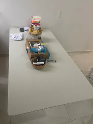 Mesa 1,8x0,90 com tampo de vidro
