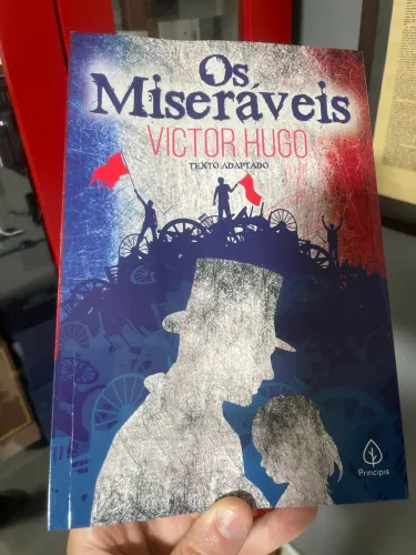 Livro "Os Miseráveis" - Victor Hugo