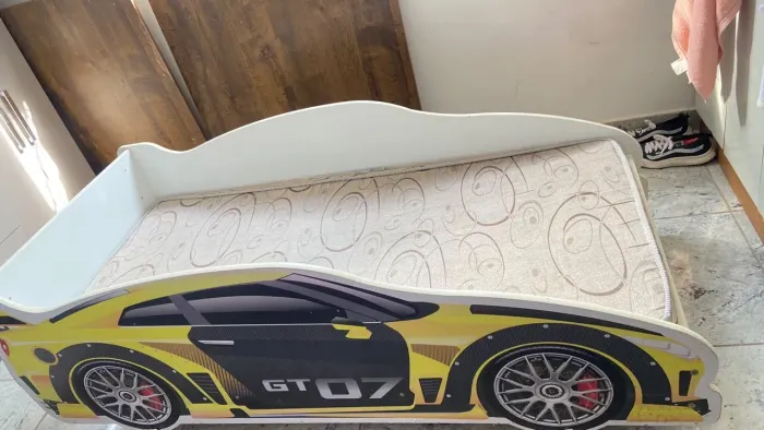 Cama infantil com colchão