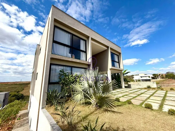 Casa com 3 dormitórios à venda, 296 m² por R$ 1.700.000,00 - Gran Royalle - Pouso Alegre/M