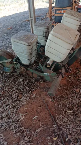 Plantadeira tatu