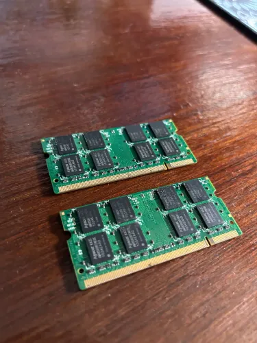 Kit Memória RAM 4GB DDR2 Notebook 800MHz (2x2GB)