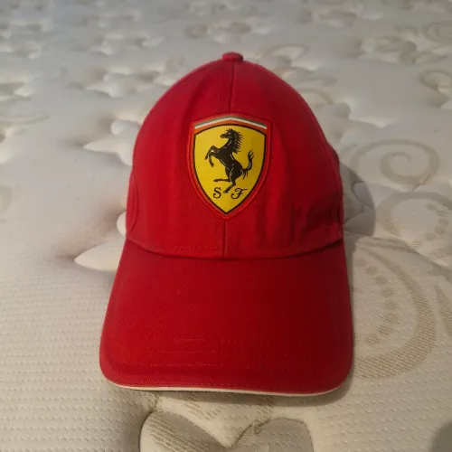 BONÉ FERRARI