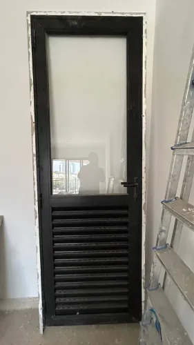 Porta de Ferro com vidro