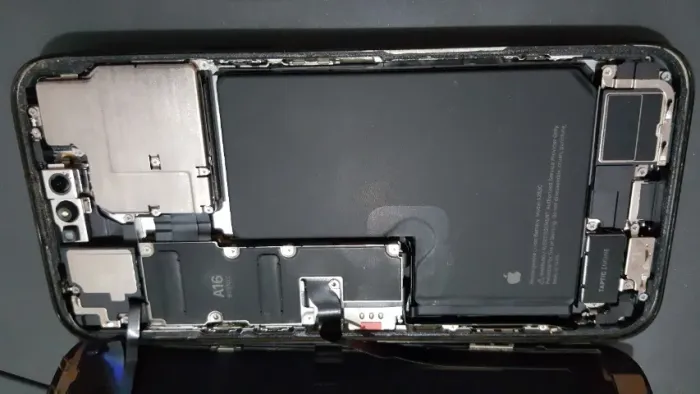 Carcaça iphone 14 pro max chip físico.