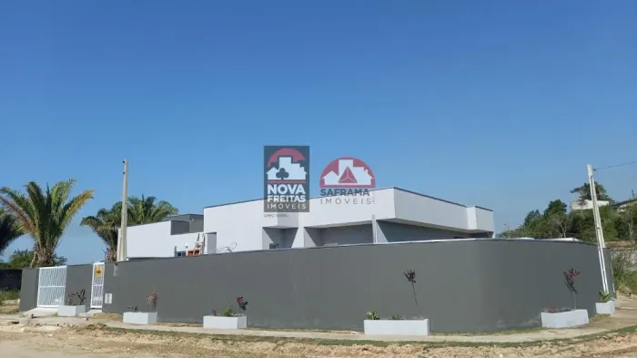 Casa para Venda e Locação com 2 Dormitórios e Ar condicionado em Caraguatatuba