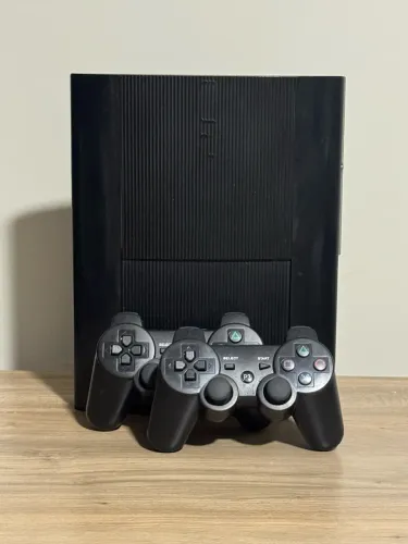 Ps3 super slim + 2 controles