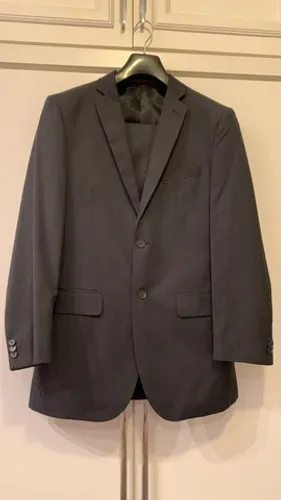 terno cinza modelo slim. usado 1 vez. marca vr. tamanho 50. metade do valor de 1 novo e es