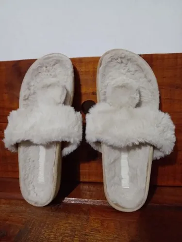 Chinelo de dedos com pelinhos (36)