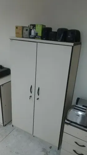 Estabilizadores 300Va, varios ou 800Va, só um, bom estado. E outros.
