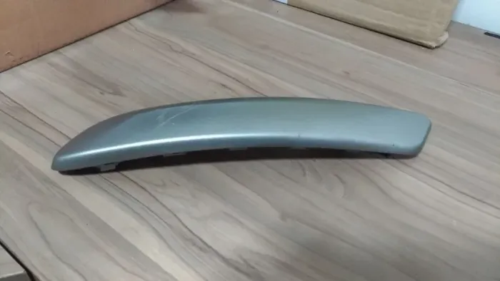 Moldura Puxador da Porta Dianteira Direita Renault Sandero Logan 2016 a 2019  *