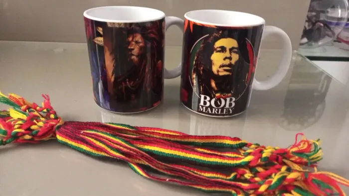 Canecas Bob Marley + pulseiras do reggae 
