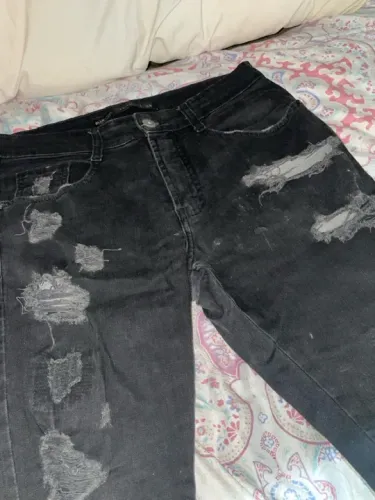 CALÇA PRETA RASGADA 