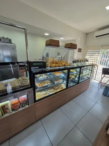 Vitrines Expositores inox sob medida- Fazemos acabamento em mdf 