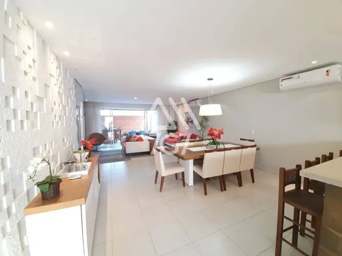CASA EM CONDOMÍNIO À VENDA NA PRAIA DA ENSEADA